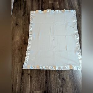 - SMALL Wonders embroidery Teddy Bear White Soft Baby Blanket Satin Edges …